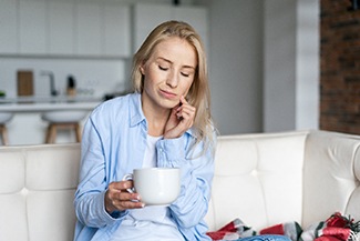 Woman with tooth discomfort